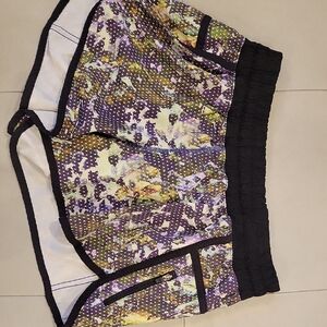 Lululemon Women's Purple Patterned Shorts